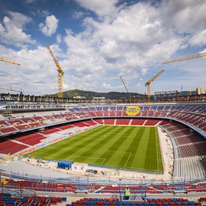 لماذا أوقفت شرطة برشلونة أعمال البناء في كامب نو؟