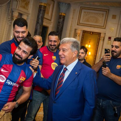 مشجّع لبرشلونة يتبرّع لجوان لابورتا بدولار واحد لتعزيز الفريق