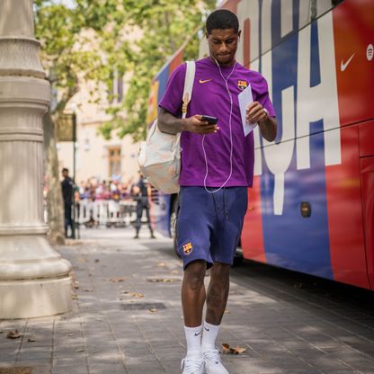 تشكيلة مفاجئة من فليك.. برشلونة يداهم ليفانتي برباعي هجومي جديد