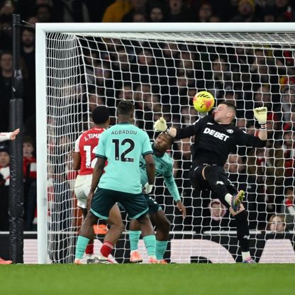 أرسنال "المحظوظ" يعبر ولفرهامبتون بهدفي "النيران الصديقة"