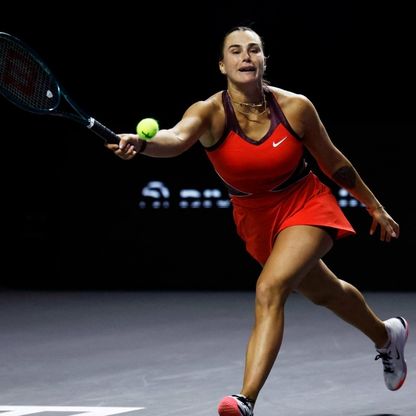 سابالينكا تهزم بيغولا وتقترب من نصف نهائي البطولة الختامية للتنس في الرياض