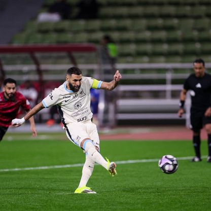 شاهد.. كريم بنزيما يسجل "هاتريك" في الشوط الأول من لقاء الاتحاد والخلود