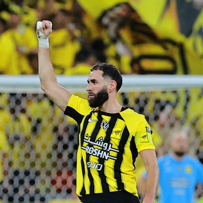 الشوط الأول.. الاتحاد يتقدم بهدفين والقادسية يرفض الاستسلام