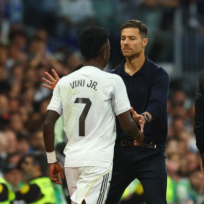 فينيسيوس "يفكّر جدياً" بالرحيل و"دعم مطلق" من ريال مدريد لتشابي ألونسو