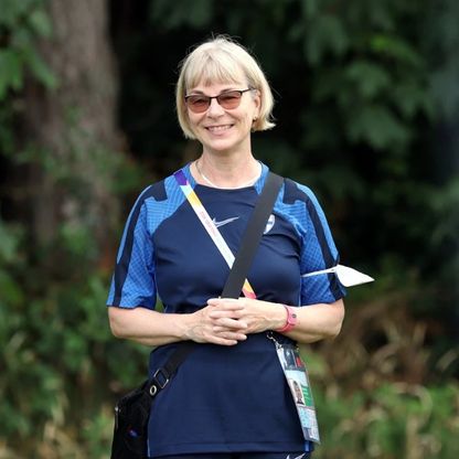 مدربة فنلندا تستدعي لاعبة عمرها 51 عاماً للمنتخب