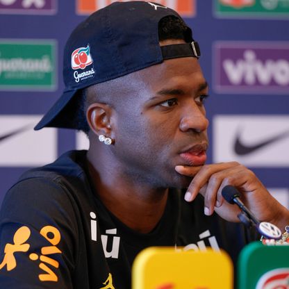 فينيسيوس: البرازيل ليست مرشحة بكأس العالم وأريد البقاء في ريال مدريد