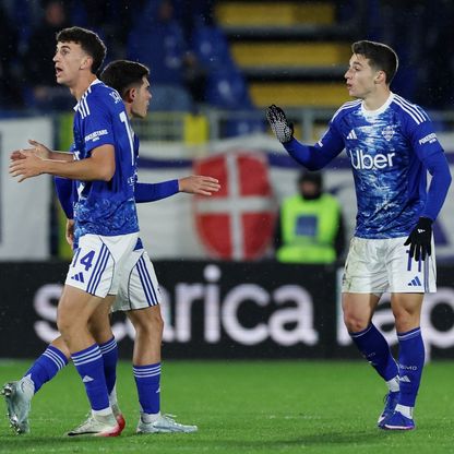 شاهد.. كومو يقلب الطاولة على روما وينفرد بالمركز الرابع