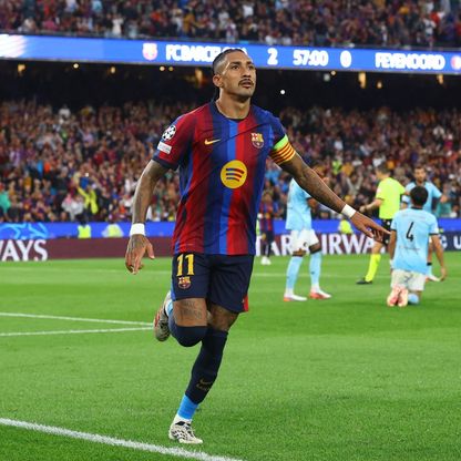 رافينيا "المذهل" يقود برشلونة لاكتساح فينورد في دوري الأبطال