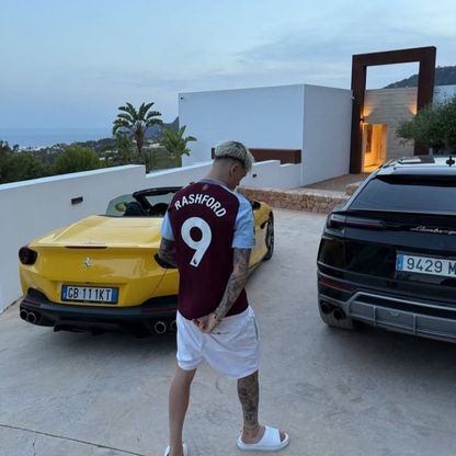 غارناتشو يُثير الجدل بعد ارتداء قميص أستون فيلا