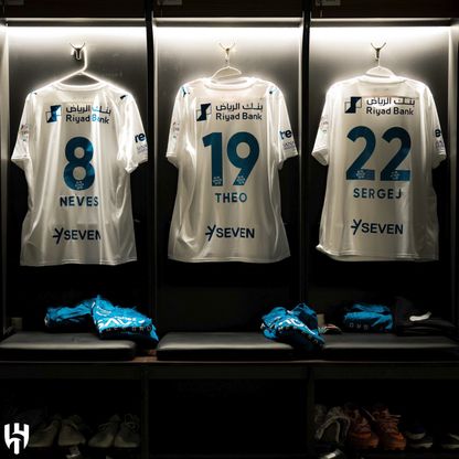 الدوسري احتياطياً في تشكيلة الهلال أمام الفيحاء بالدوري السعودي