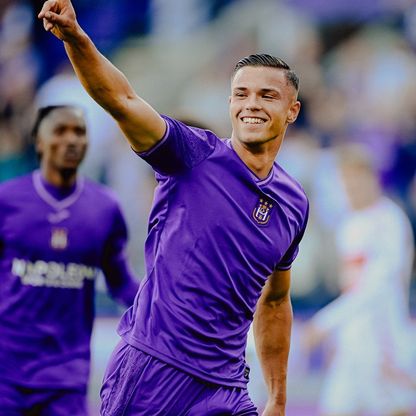 الاتحاد يزيح لاتسيو ويقترب من ضم المدافع الصربي يان سيميتش