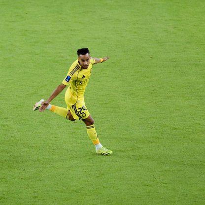 غريب يحدد شرطاً وحيداً لتجديد عقده مع النصر