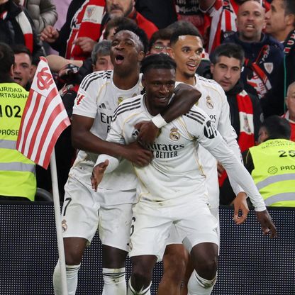 كامافينغا يدافع عن زميله فينيسيوس.. اتركوه وشأنه