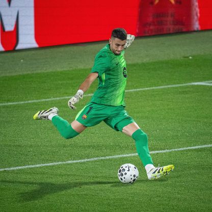 جوان غارسيا: تير شتيغن هو قائد برشلونة وأنتظر انتهاء الأزمة