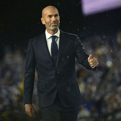 زيدان يختار جهازاً فنياً "لا يمكن اختراقه" لتدريب فرنسا