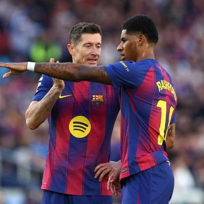 ليفاندوفسكي غاضب من فليك.. توتر في برشلونة قبل لقاء الحسم بمدريد