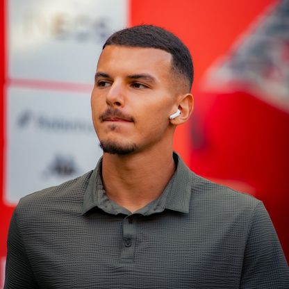 شتوتغارت يتفق مع نيس ويقترب من ضم الجزائري بوعناني