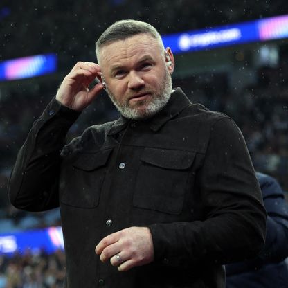 روني يوجه انتقاداً لاذعاً لمشجع مانشستر يونايتد صاحب تحدي قص الشعر