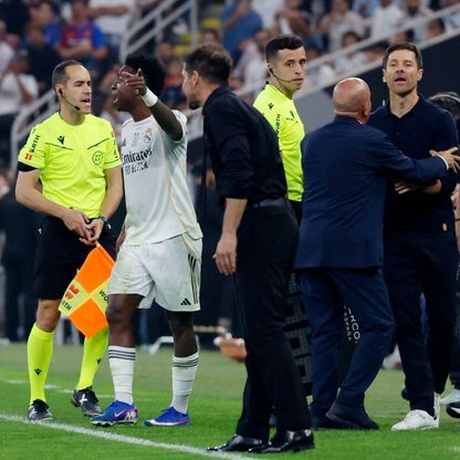 سيميوني لفينيسيوس: فلورنتينو سيطردك.. تذكر ما أقوله لك