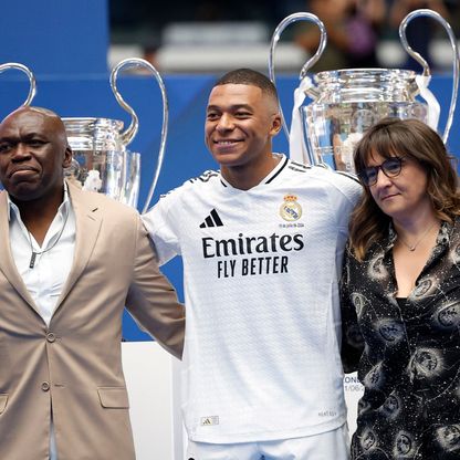 "تهمة الاغتصاب وصعوبات التأقلم في مدريد".. والدة كيليان مبابي تكشف المستور