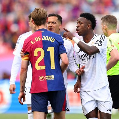 التنافس بين الأندية من الملاعب إلى منصات التواصل الاجتماعي