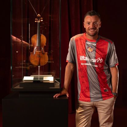 جيمي فاردي.. عازف كمان جديد في صفوف كريمونيزي الإيطالي