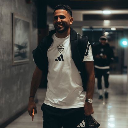 رياض محرز والهداف توني يقودان تشكيلة الأهلي أمام الهلال وغياب مؤثر