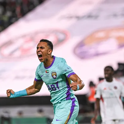 احتفال سفيان رحيمي مهاجم العين بتسجيل هدف في مرمى الجزيرة بنهائي كأس رئيس الإمارات - 22 مايو 2026