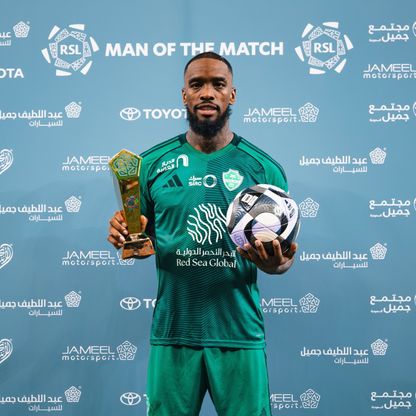 إيفان توني الأفضل في مباراة الأهلي والفتح.. فمن الأسوأ؟
