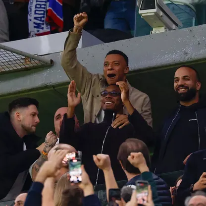 كيليان مبابي في المدرجات يحتفل بهدف لريال مدريد في مرمى مانشستر سيتي بدوري أبطال أوروبا - 11 مارس 2026