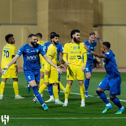 شاهد.. الهلال يتقدم على الحزم بهدف بنزيما في الشوط الأول
