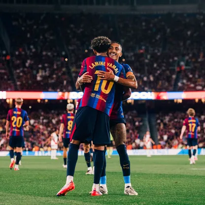 رافينيا ولامين يامال يحتفلان بهدف لبرشلونة في مرمى رايو فايكانو - 31 أغسطس 2026