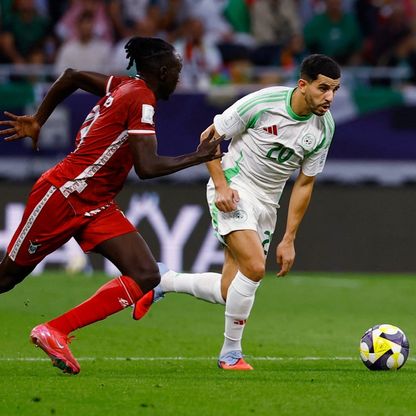 الجزائر تستهل حملة الدفاع عن لقب كأس العرب بالتعادل مع السودان