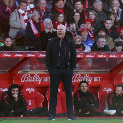 رغم الفوز في 3 مباريات متتالية.. سلوت لا يشعر بالرضا عن ليفربول