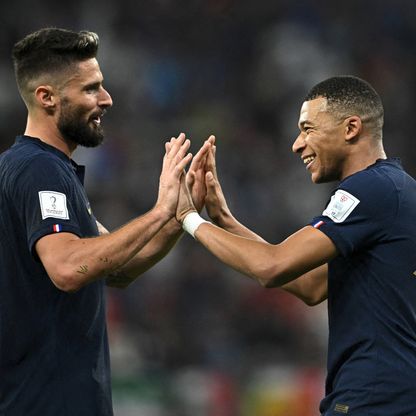 جيرو يهنّئ مبابي على تحطيم رقمه القياسي كأفضل هداف لفرنسا