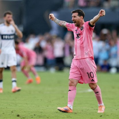 كم عدد الألقاب التي فاز بها ليونيل ميسي خلال مسيرته الذهبية؟