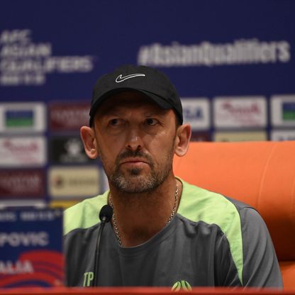 مدرب أستراليا يرجّح فوز فريقه على "المنتخب السعودي القوي جداً"
