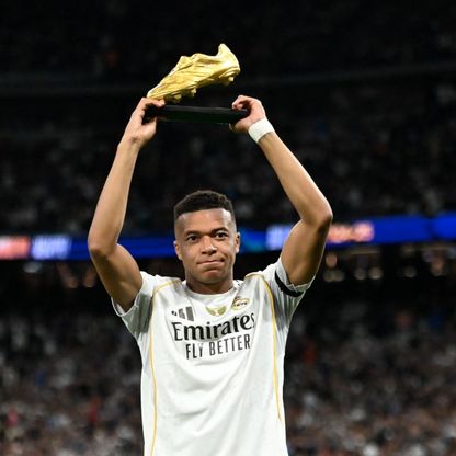 كيليان مبابي يحتفل بالحذاء الذهبي مع جماهير ريال مدريد