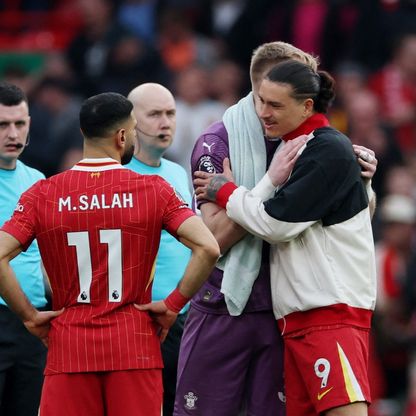 داروين نونيز يرفض مزاملة محمد صلاح وينتقل إلى نادٍ سعودي صاعد
