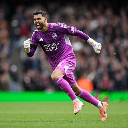 أرسنال يُكافئ الحارس رايا بزيادة راتبه