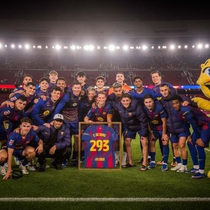 فرينكي دي يونغ يتربع على عرش الهولنديين بقميص برشلونة