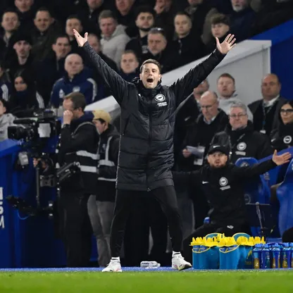 مدرب برايتون فابيان هورزلر خلال مبارة أرسنال في الدوري الإنجليزي الممتاز - 4 مارس 2026