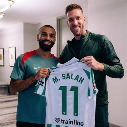 ريال بيتيس يمازح صلاح.. "صيف 2027 موعدنا يا ملك"
