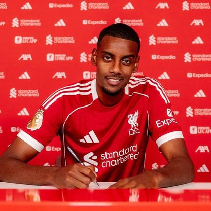 يستحق الانتظار... ليفربول يضم إيزاك رسمياً بصفقة قياسية