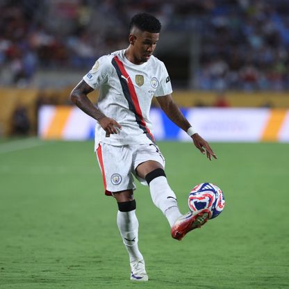 توتنهام "يفاوض" مانشستر سيتي لضمّ جناحه البرازيلي سافينيو