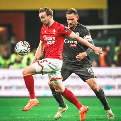 إيقاف مباراة في الدوري البلجيكي بعد إلقاء كوب بلاستيكي على الحكم