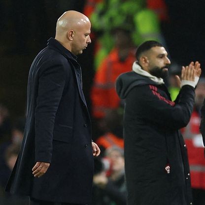 يجب أن يرحل أحدهما.. جمهور ليفربول حائر بين محمد صلاح وسلوت