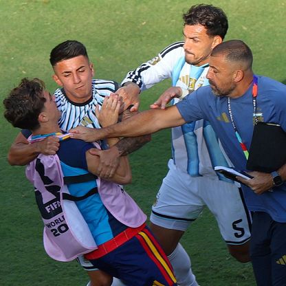 كيف نجحت الأرجنتين في إقناع "فيفا" بتخفيف عقوبات نهائي كأس العالم؟