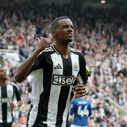 مانشستر يونايتد يزاحم ليفربول ويجهز عرضاً لضم إيزاك