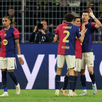 برشلونة يبلغ نصف نهائي أبطال أوروبا رغم الهزيمة بثلاثية في دورتموند